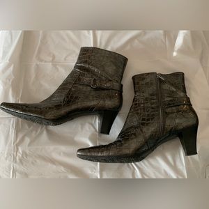 AK Anne Klein iflex Grey Animal Skin Heeled 2" Heel Women’s Size 9.5 Pointed Toe